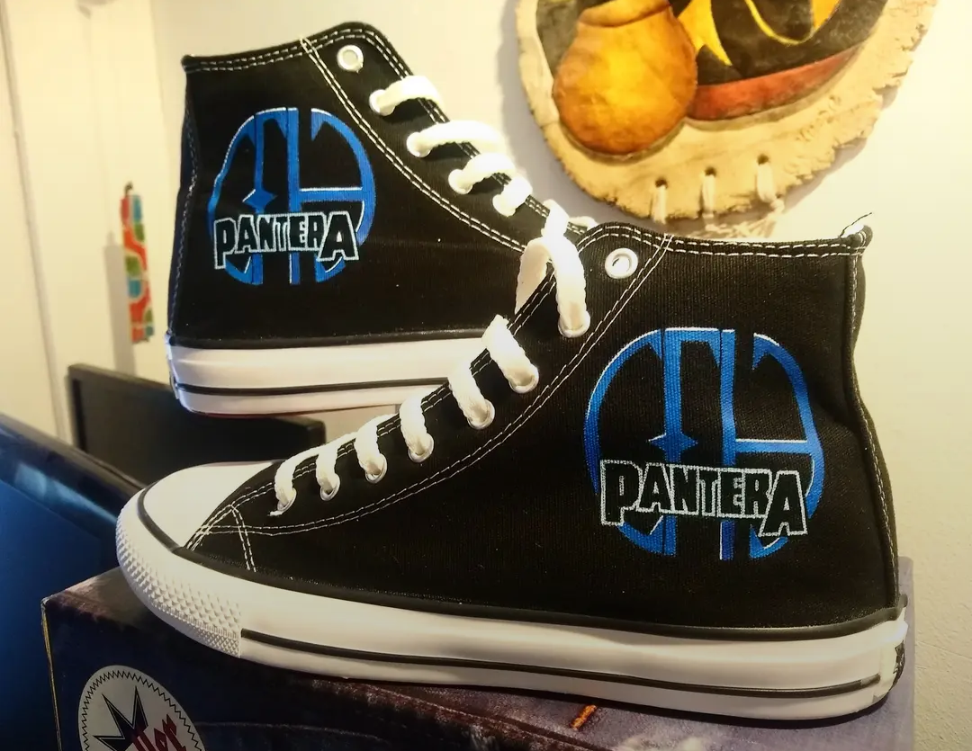 zapatilla de Pantera pintada a mano
